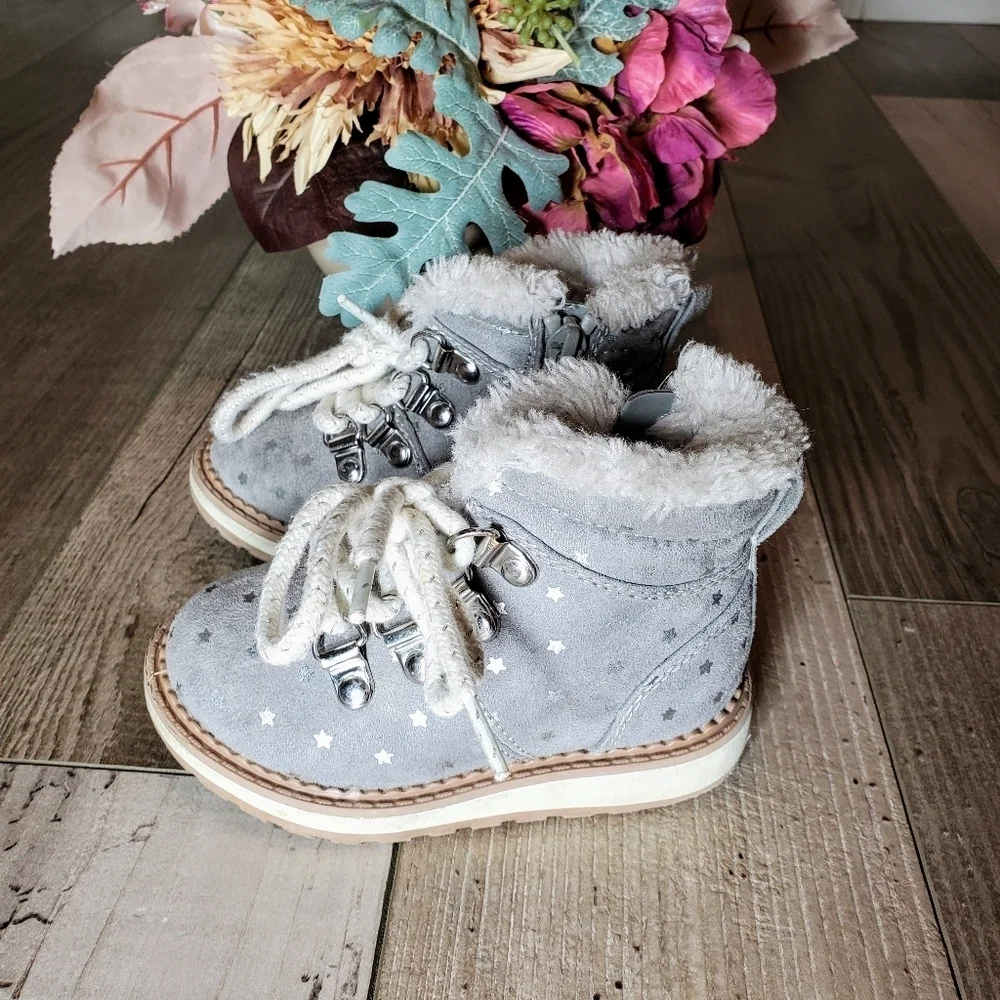 Cat & Jack Toddler Girl’s Boots Reed Lace-Up Fleece Lined Winter Fashion Size 5